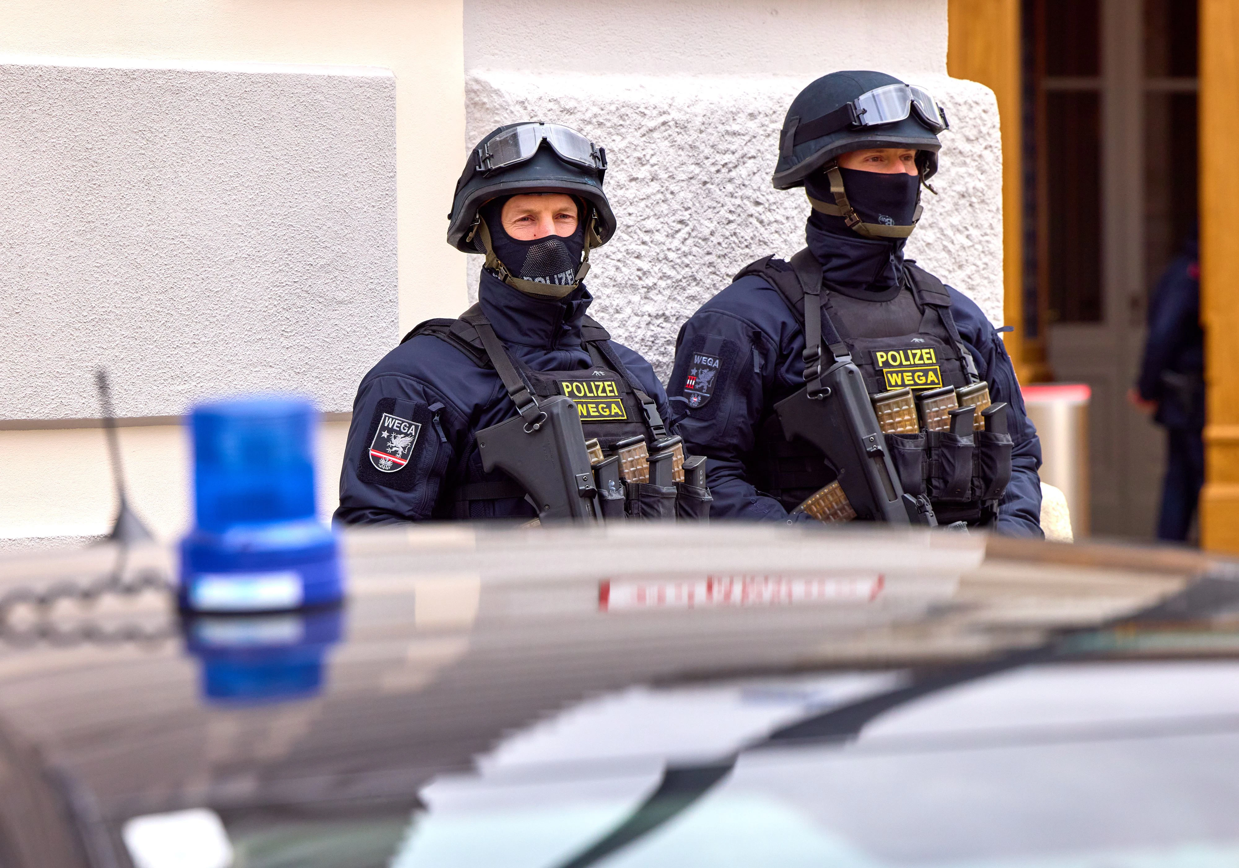 Auch die Sondereinheit WEGA wurde angefordert und durchkämmte die Umgebung.