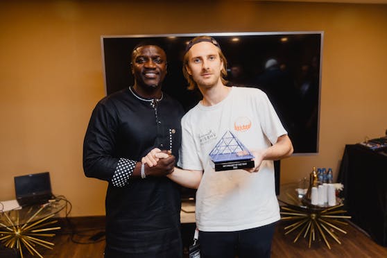 Nun will Akon mit dem Wiener Künstler kooperieren.