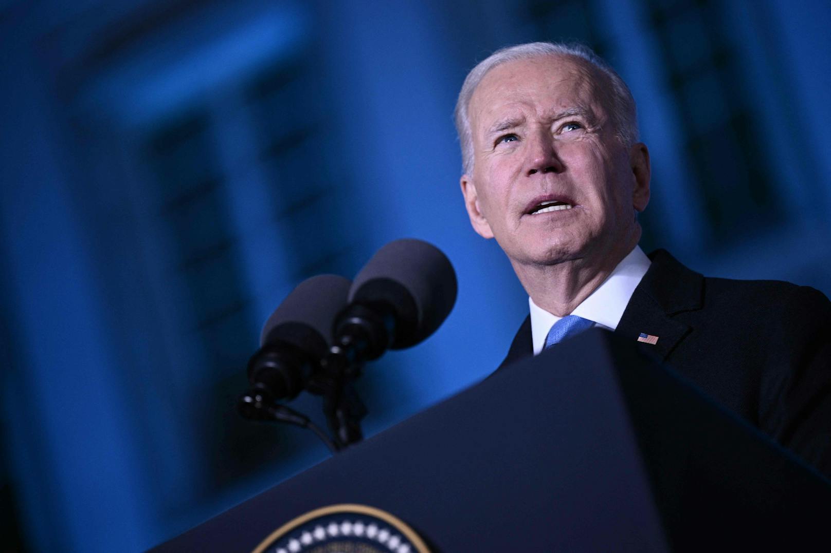 Joe Biden warnt Putin eindringlich davor Atomwaffen einzusetzen.