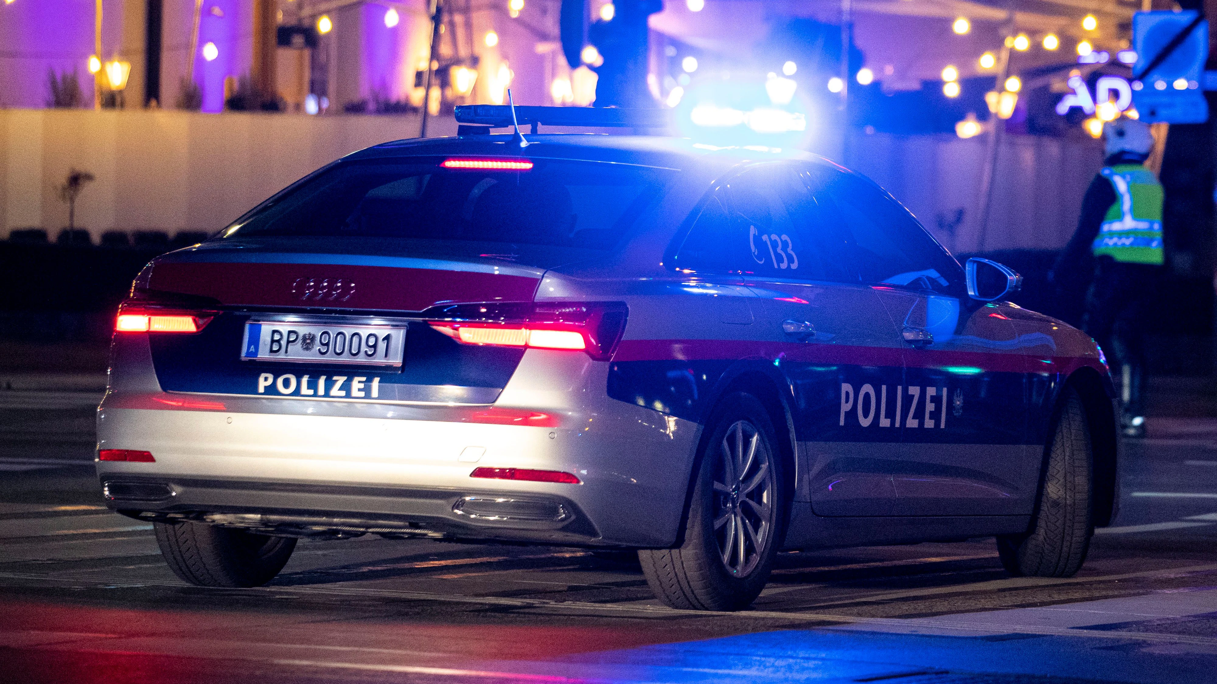 Eine Polizeistreife in Klagenfurt hatte in der Nacht auf Sonntag mit mehreren aggressiven Lokalbesuchern zu tun. (Symbolbild)