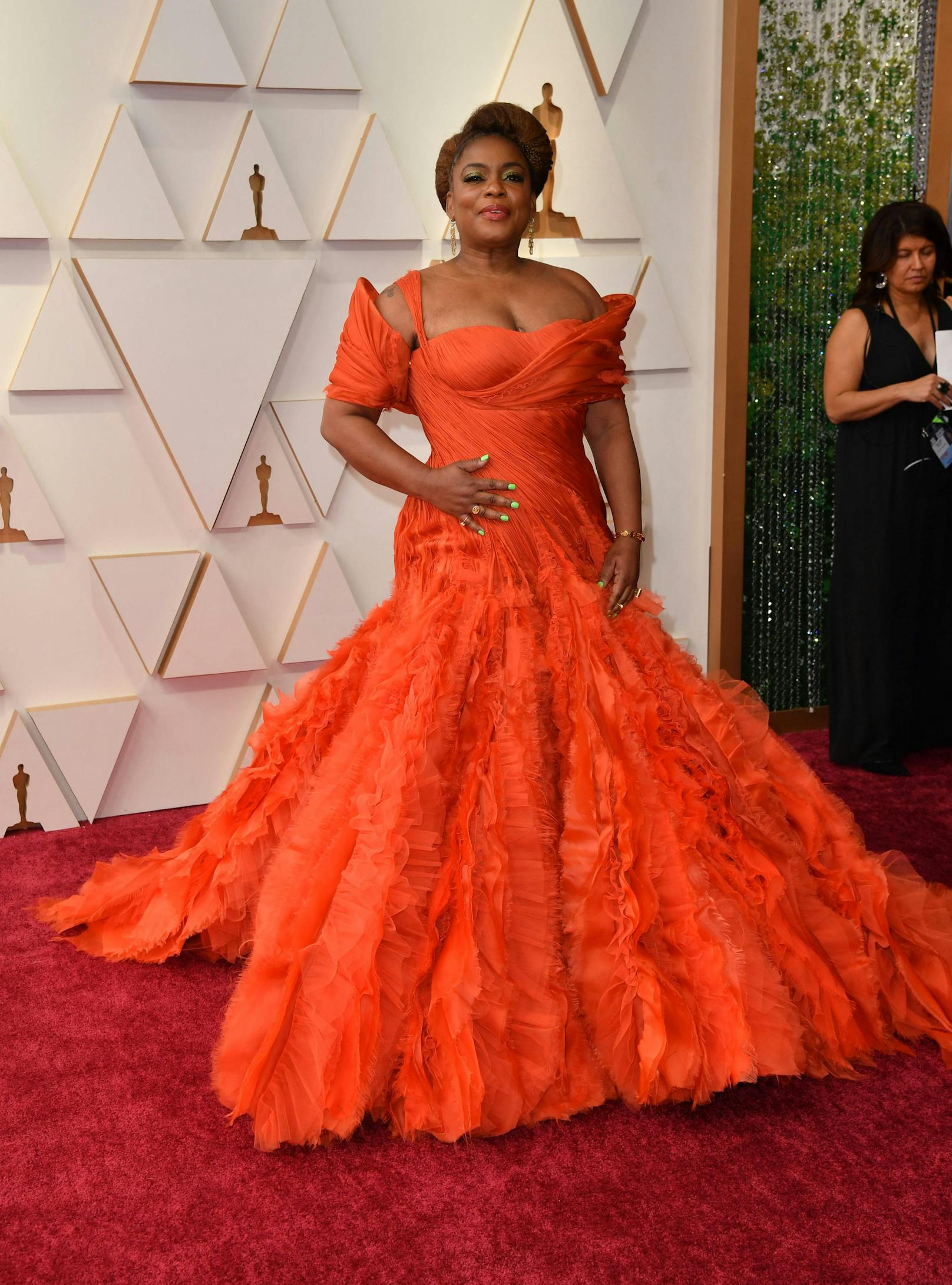 <strong>Aunjanue Ellis</strong> kam in Rot von <strong>Atelier Versace</strong>.