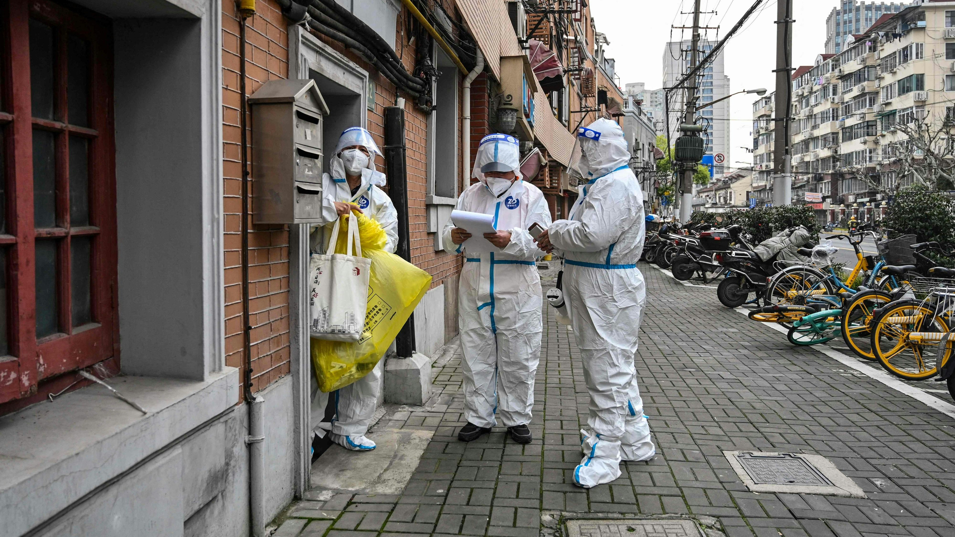 Mitarbeiter des Gesundheitspersonals in Shanghai