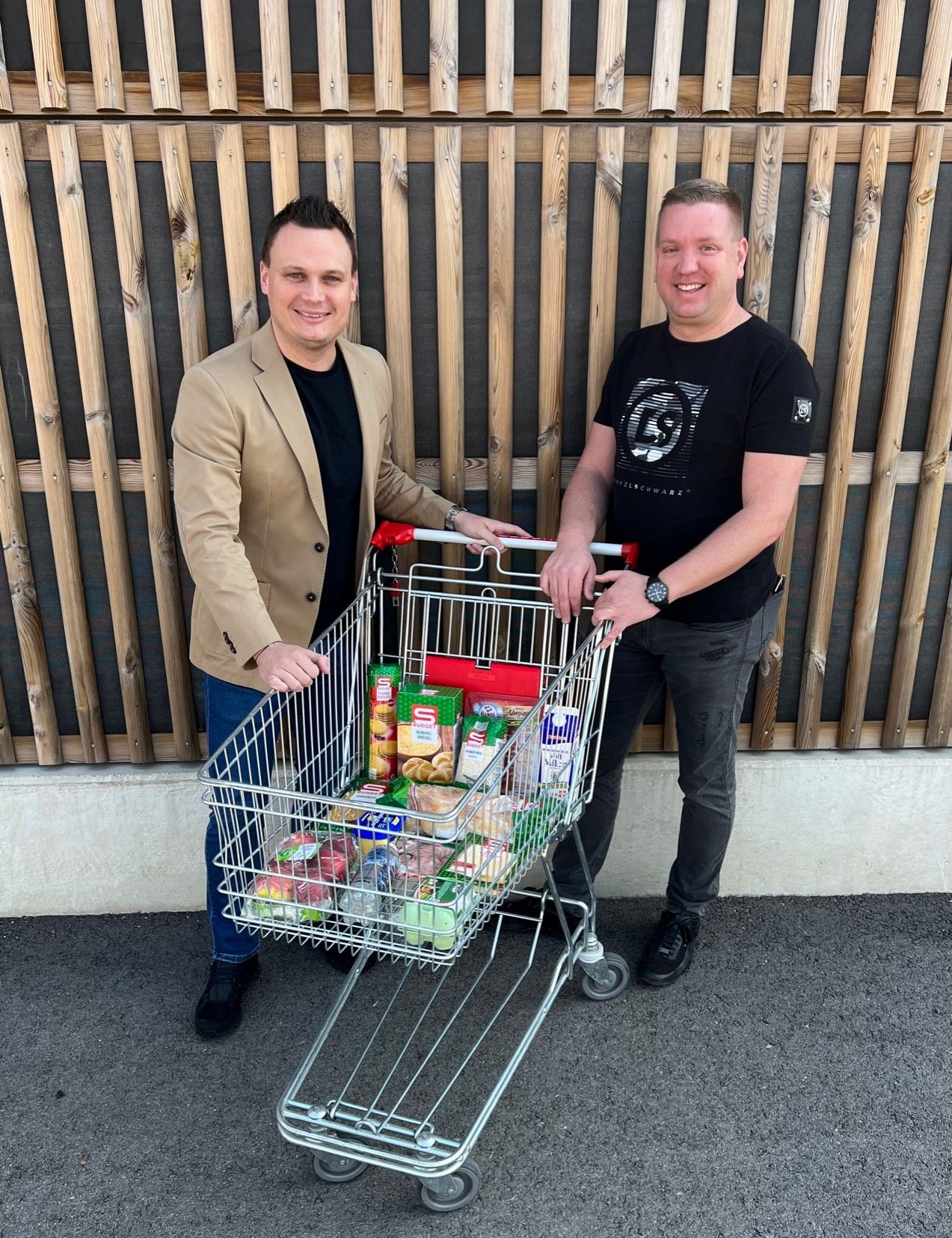 Andreas Bors und Jürgen Schneider wollen helfen.