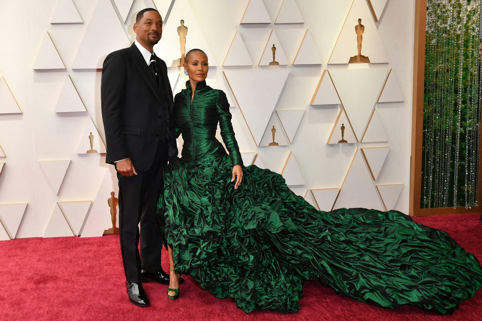 Hollywood-Star und "Bester Hauptdarsteller 2022"&nbsp;<strong>Will Smith</strong> an der Seite seiner umwerfenden Frau <strong>Jada Pink Smith</strong> in <strong>Jean Paul Gaultier</strong>.