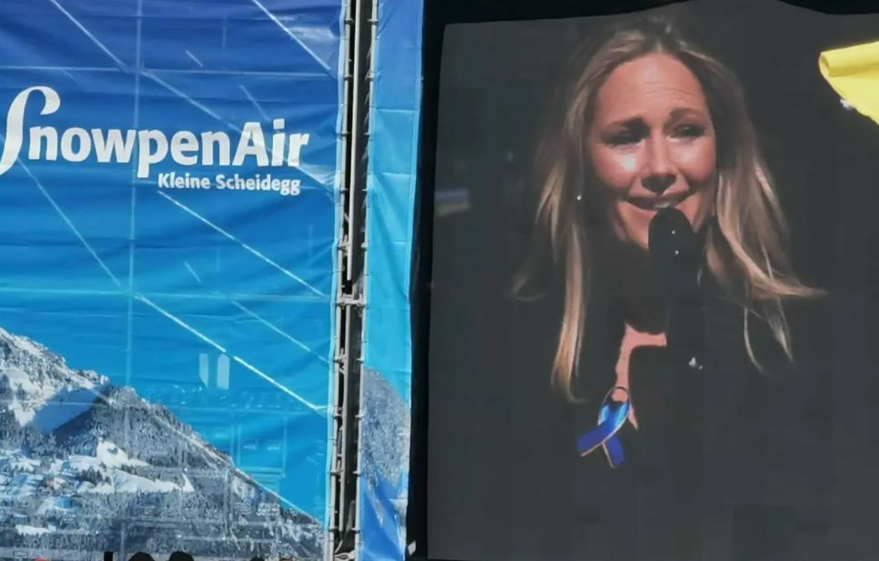 Helene Fischer am Sonntag mit Ukraine-Schleife