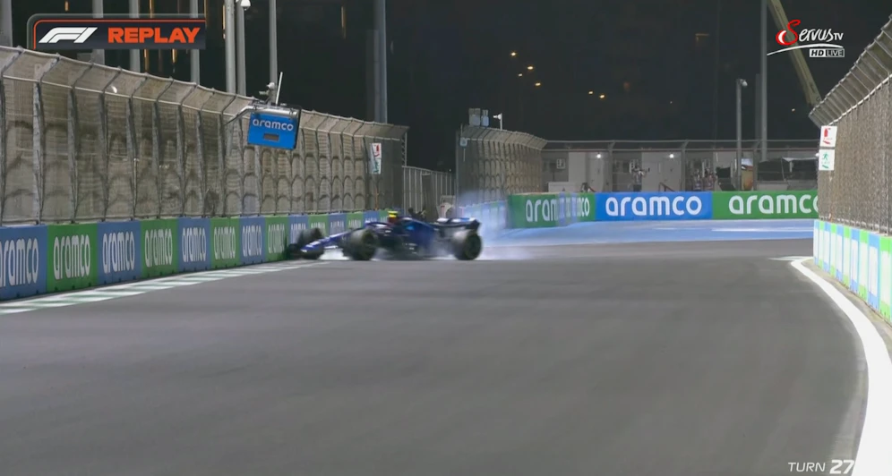 Nicolas Latifi fährt in die Mauer.