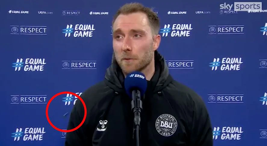 Christian Eriksen wird von einer Münze getroffen.