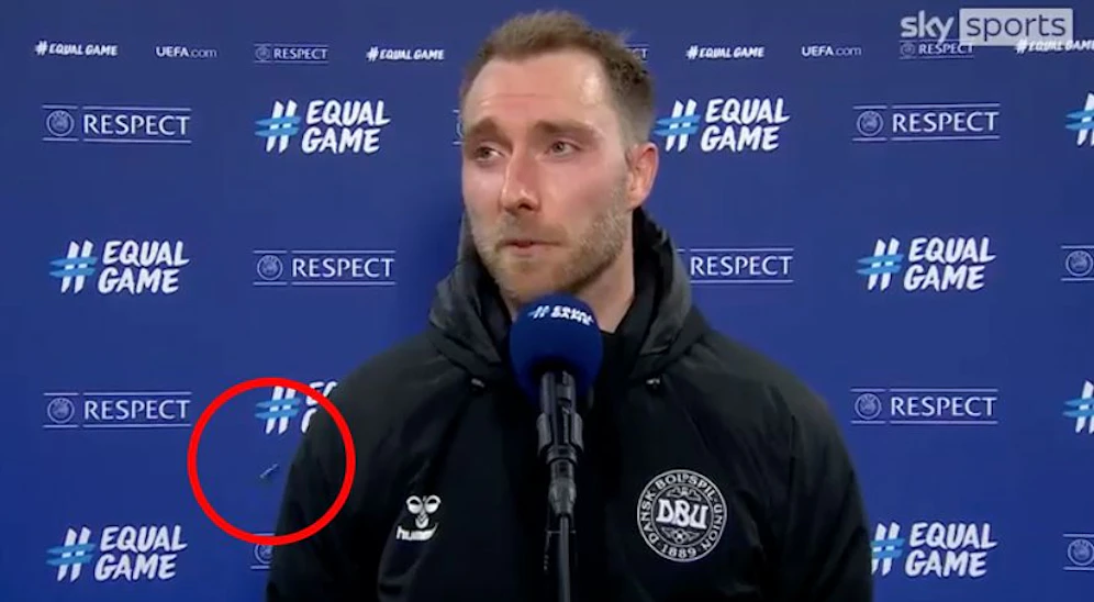 Christian Eriksen wird von einer Münze getroffen.