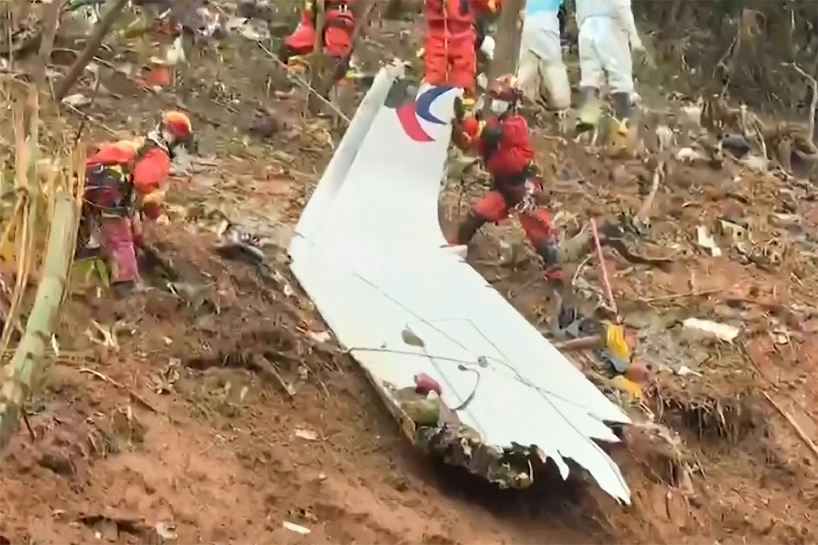 Die Maschine war am 21. März 2022 über der chinesischen&nbsp;Provinz Guangxi in einen Sturzflug geraten und in einem Wald zerschellt.