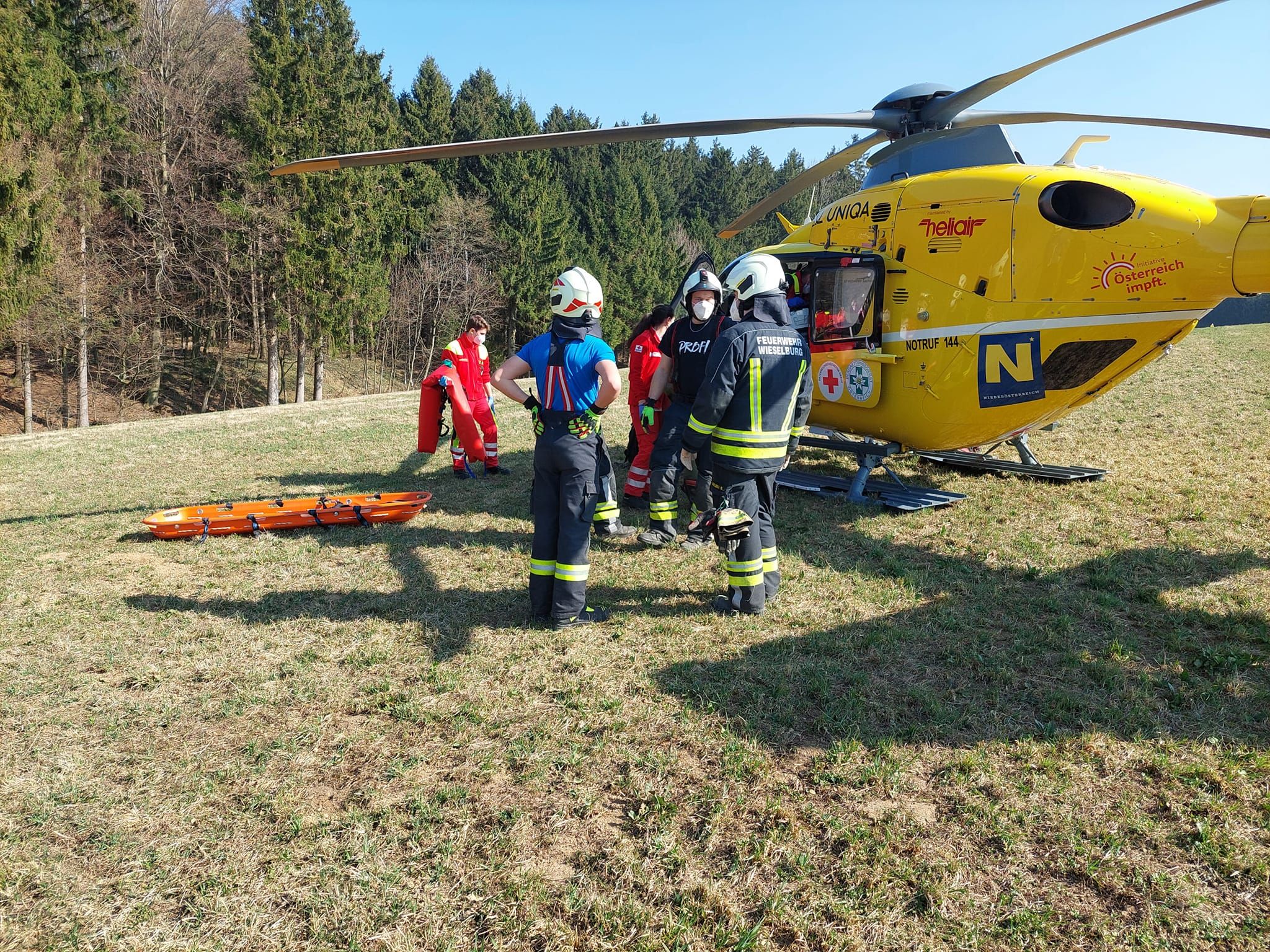 Der Mann wurde per Notarzthubschrauber ins Spital geflogen.