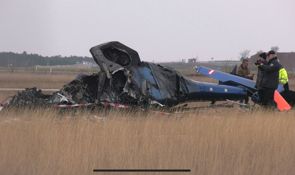 Hubschrauber-Absturz: Das Wrack in Wr. Neustadt