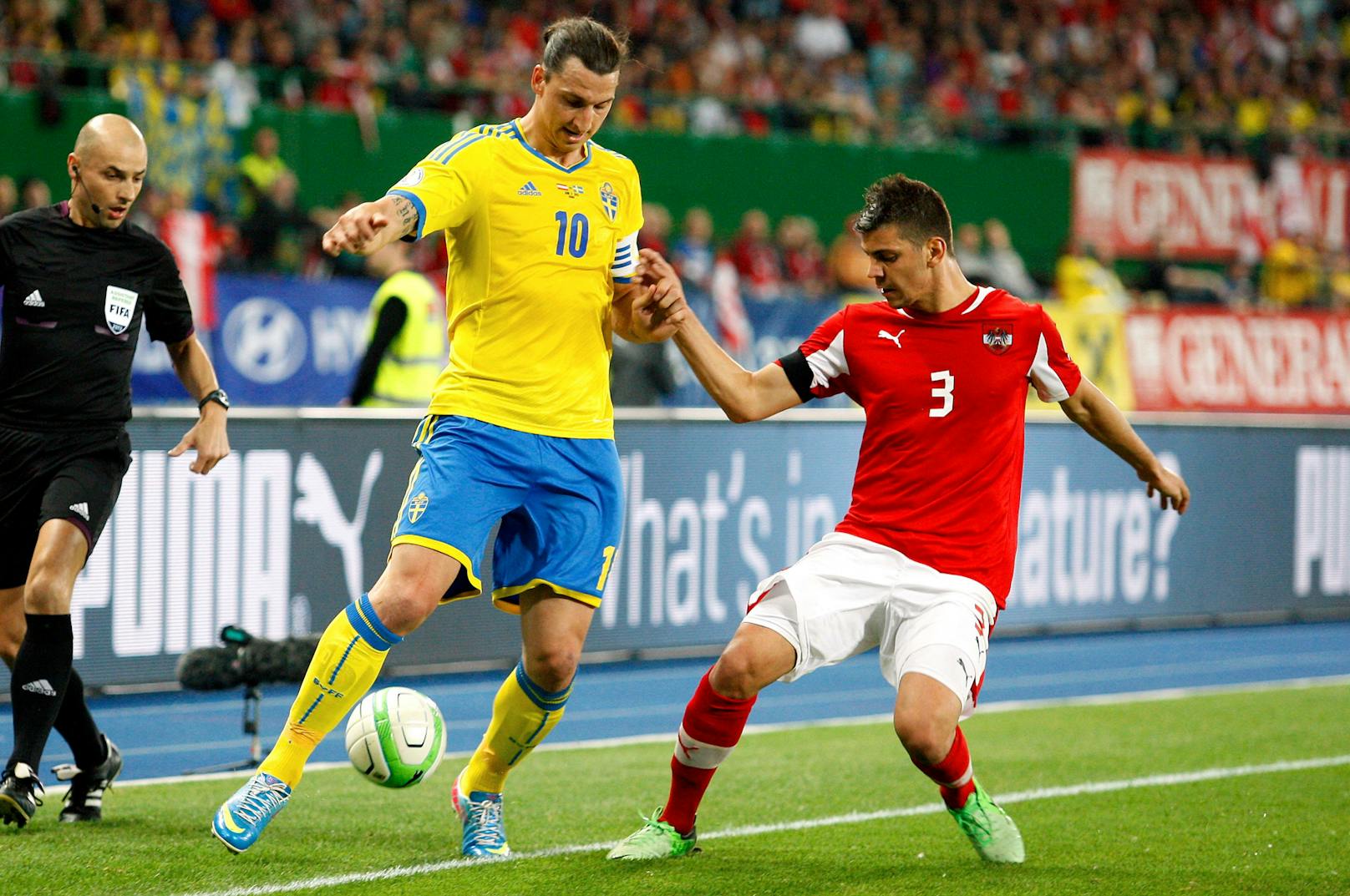 2013: Dragovic in der WM-Quali gegen Schweden-Star Zlatan Ibrahimovic
