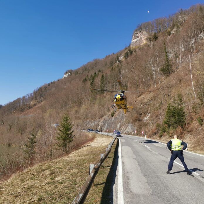 Der 17-Jährige musste mit dem Hubschrauber ins Spital geflogen werden.