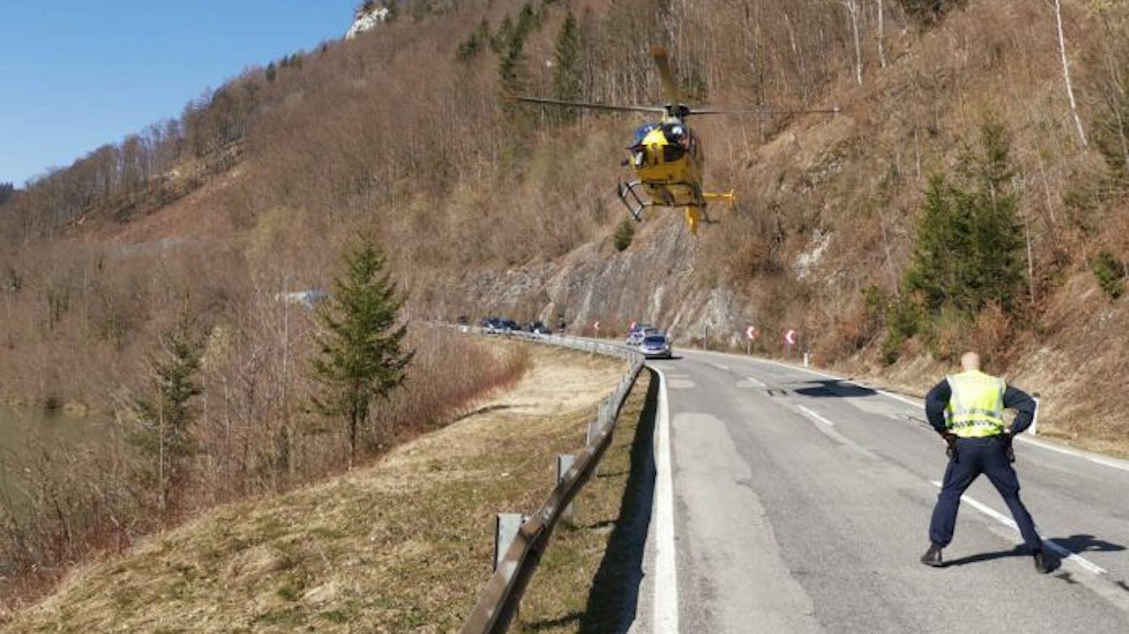 Der 17-Jährige musste mit dem Hubschrauber ins Spital geflogen werden.