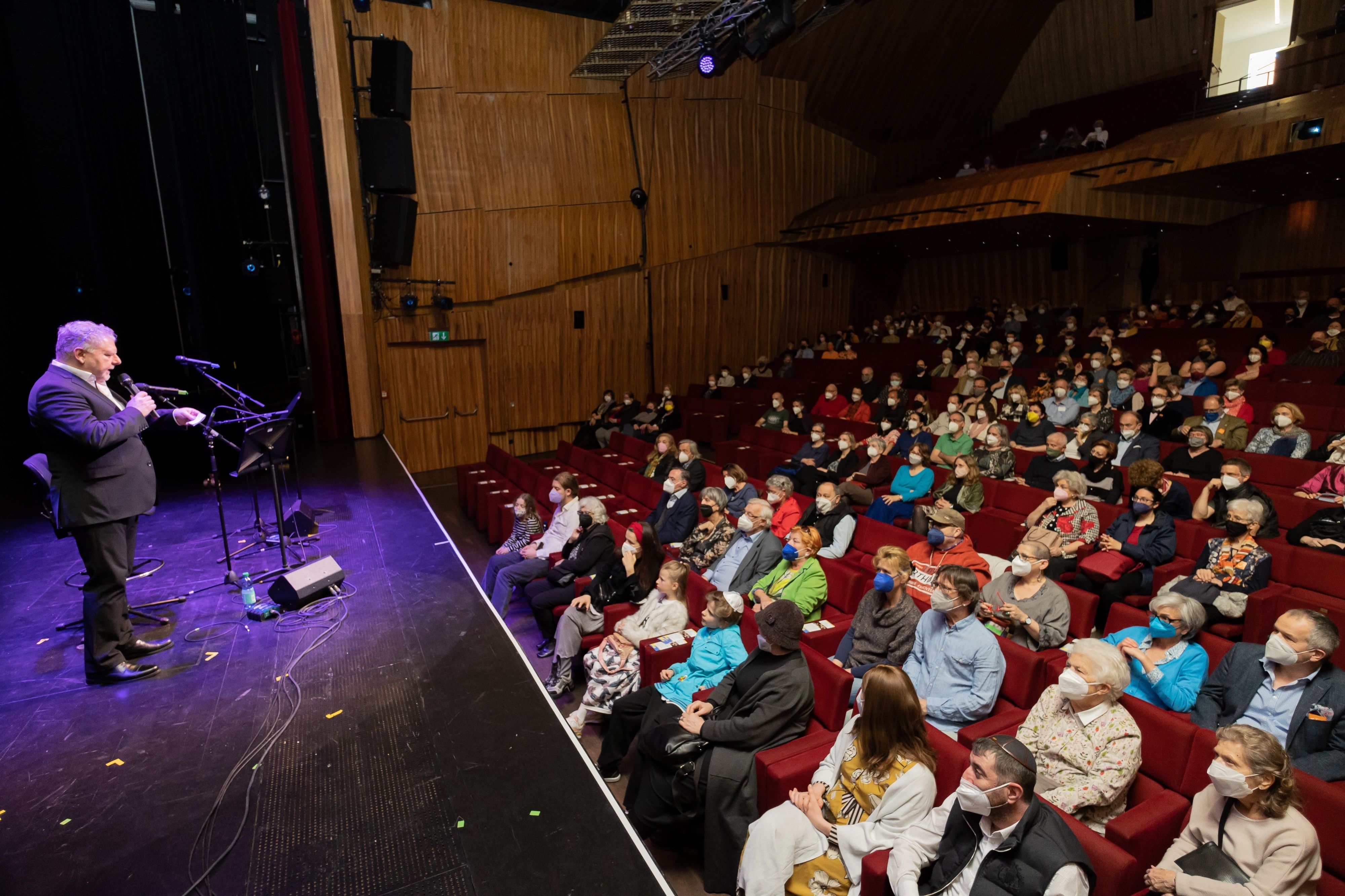 Als Teil des Yiddish Kultur Festivals hat die Israelitische Kultusgemeinde ukrainische Geflüchtete zu einem Konzert eingeladen.