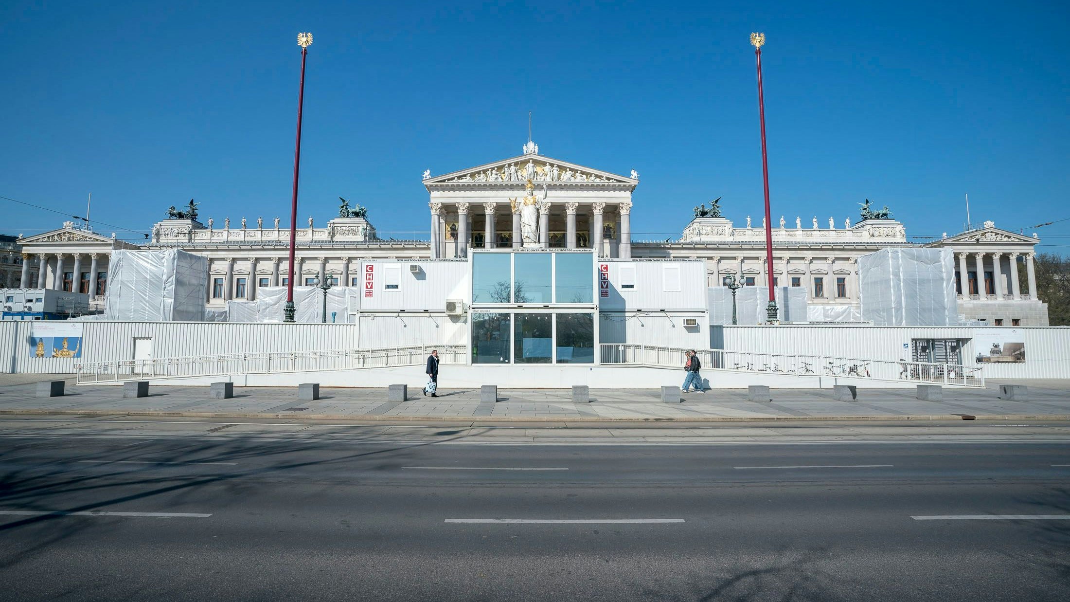 Die Außenarbeiten am Parlament sind fast abgeschlossen.