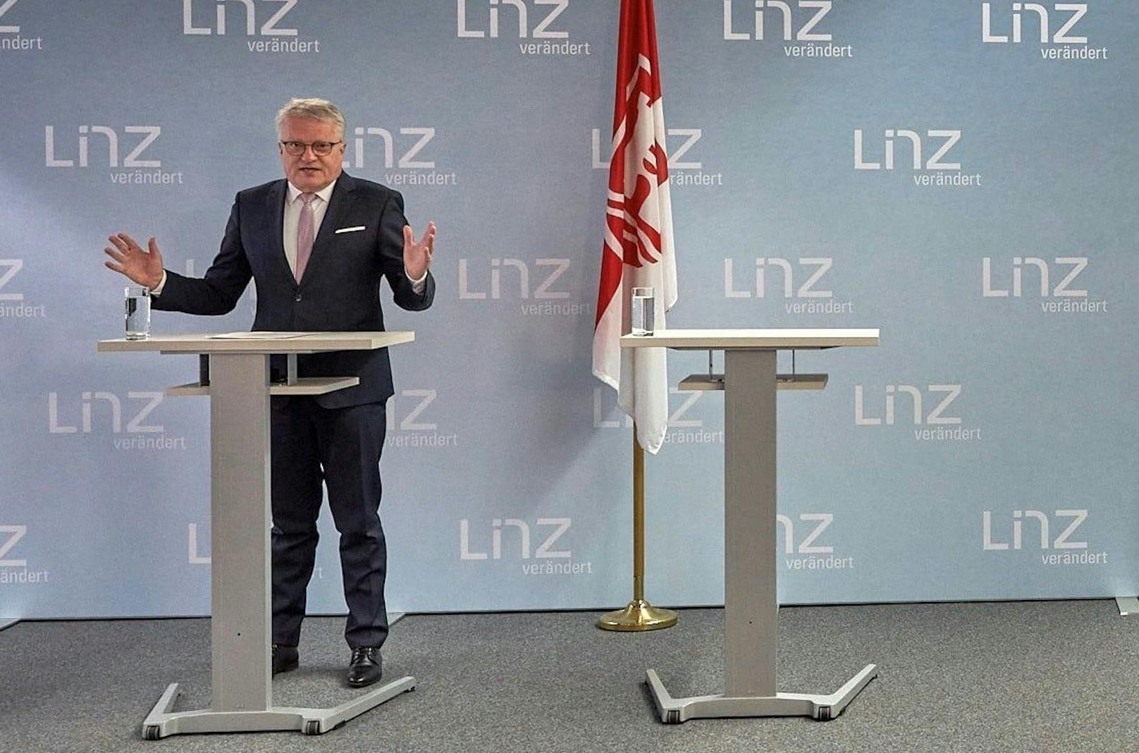 Klaus Luger (SPÖ) bei der Pressekonferenz am Montag