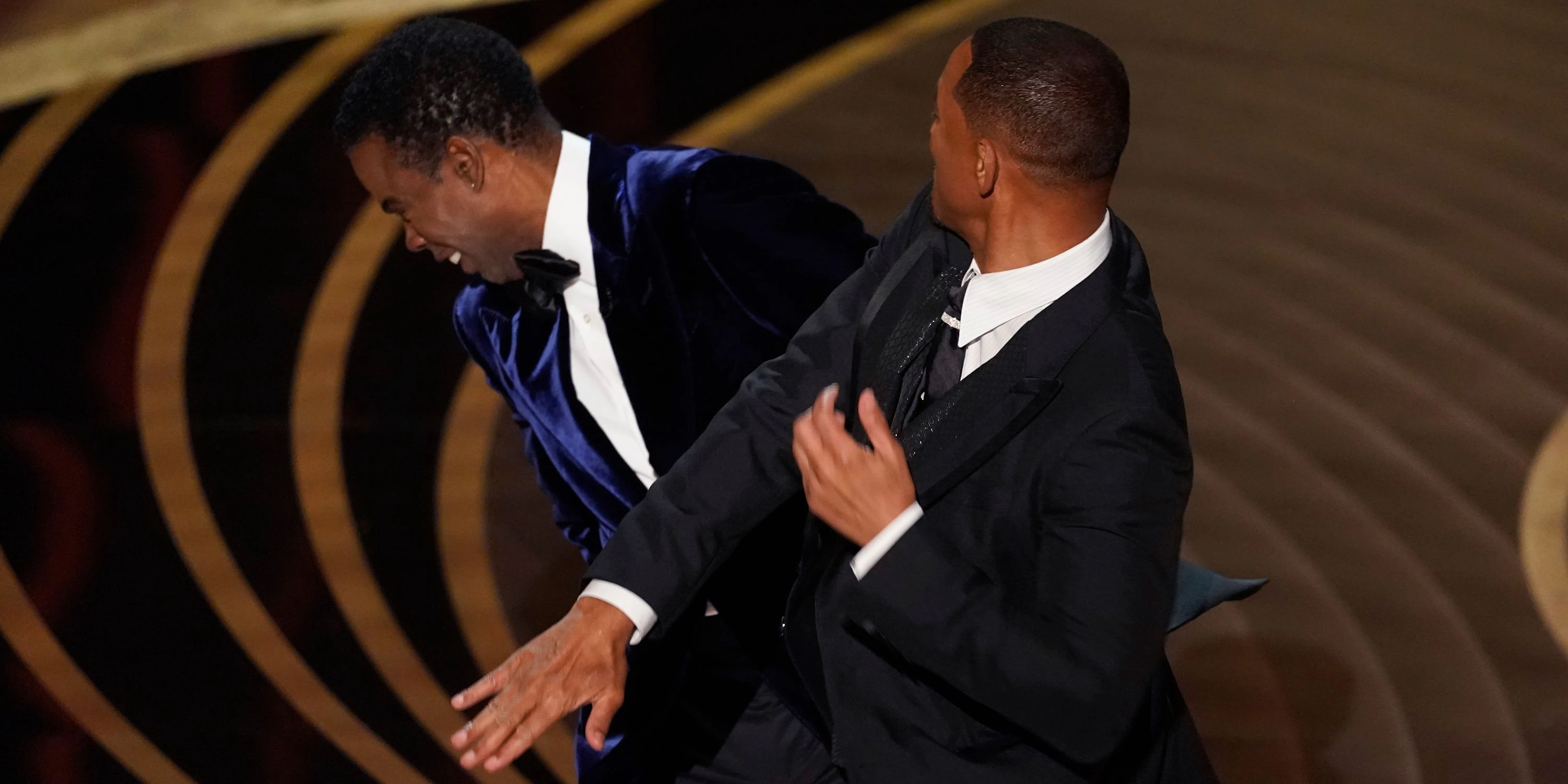 Hier wird Chris Rock von Will Smith attackiert.