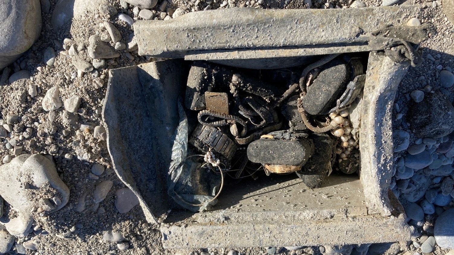 Diesen Tresor fand ein Baggerfahrer im Flussbett der Salzach in Salzburg.
