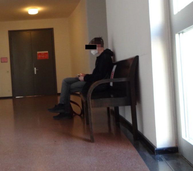 Der Angeklagte vor dem Prozess in Krems