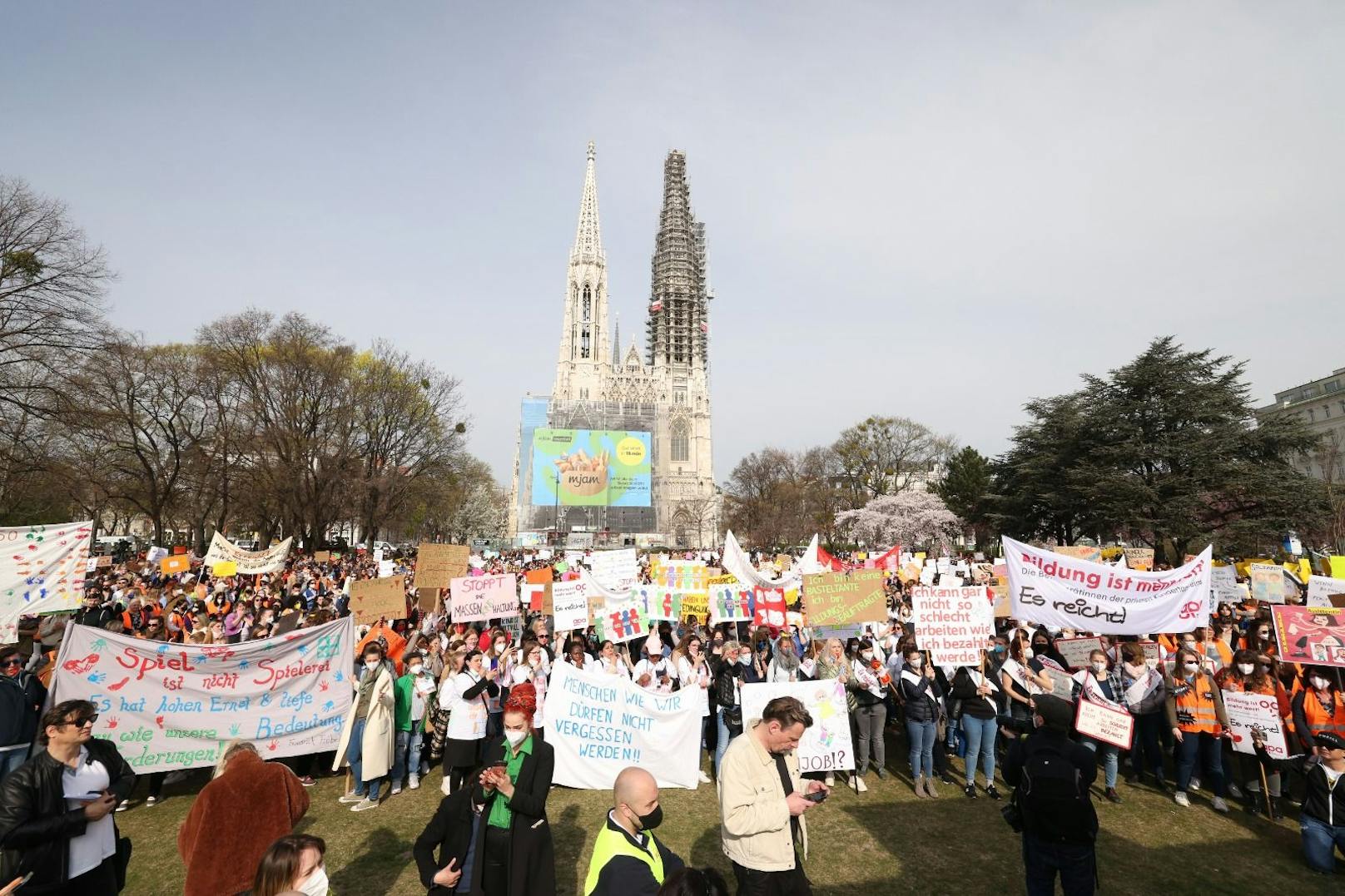 Die Groß-Demo startete im Votivpark.