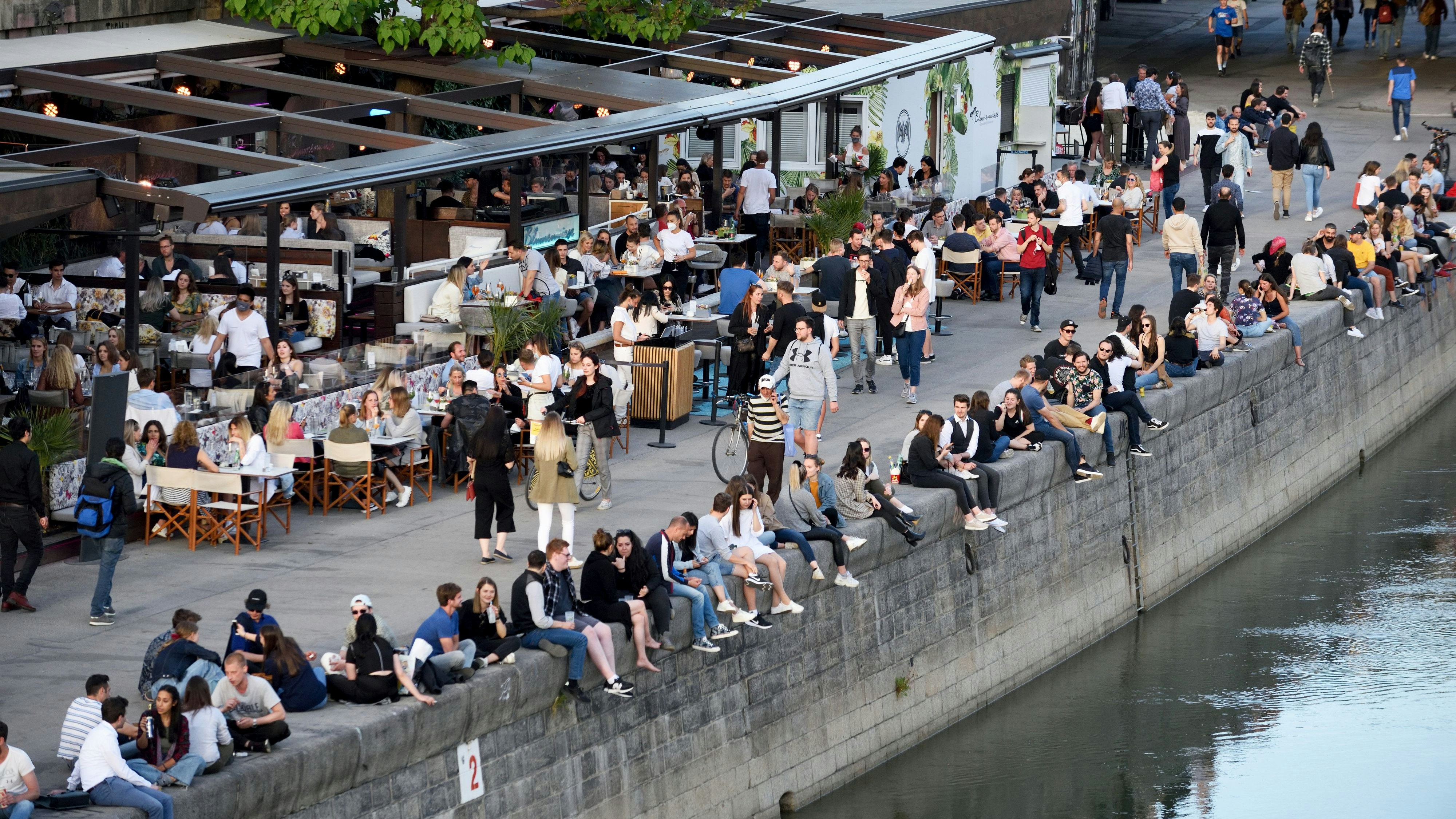 Der Wiener Donaukanal ist im Sommer immer gut besucht.