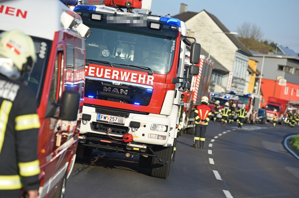 Bei Eintreffen der Feuerwahr war das Führerhaus bereits in Vollbrand.