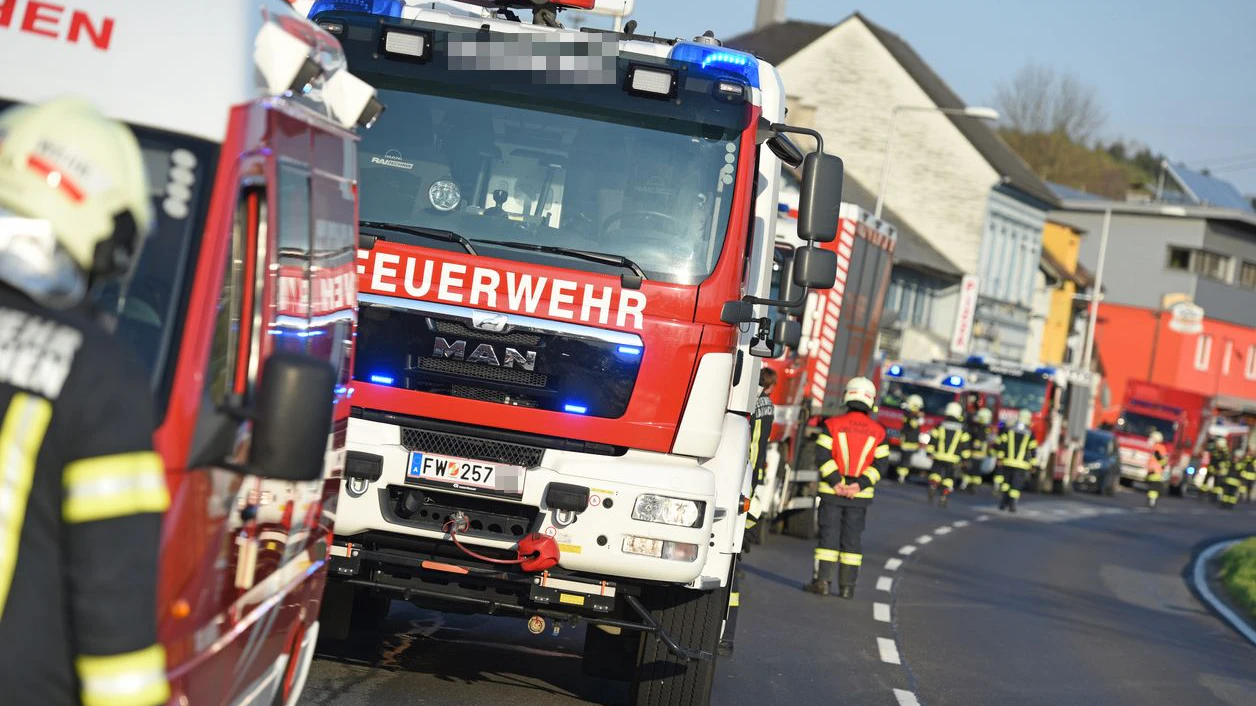 Die Feuerwehr war rasch mit einem Großaufgebot vor Ort.