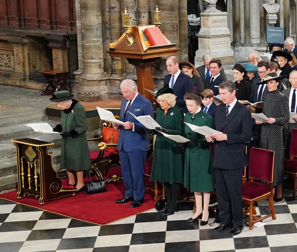 Die Queen neben ihrem Sohn Prinz Charles. 
