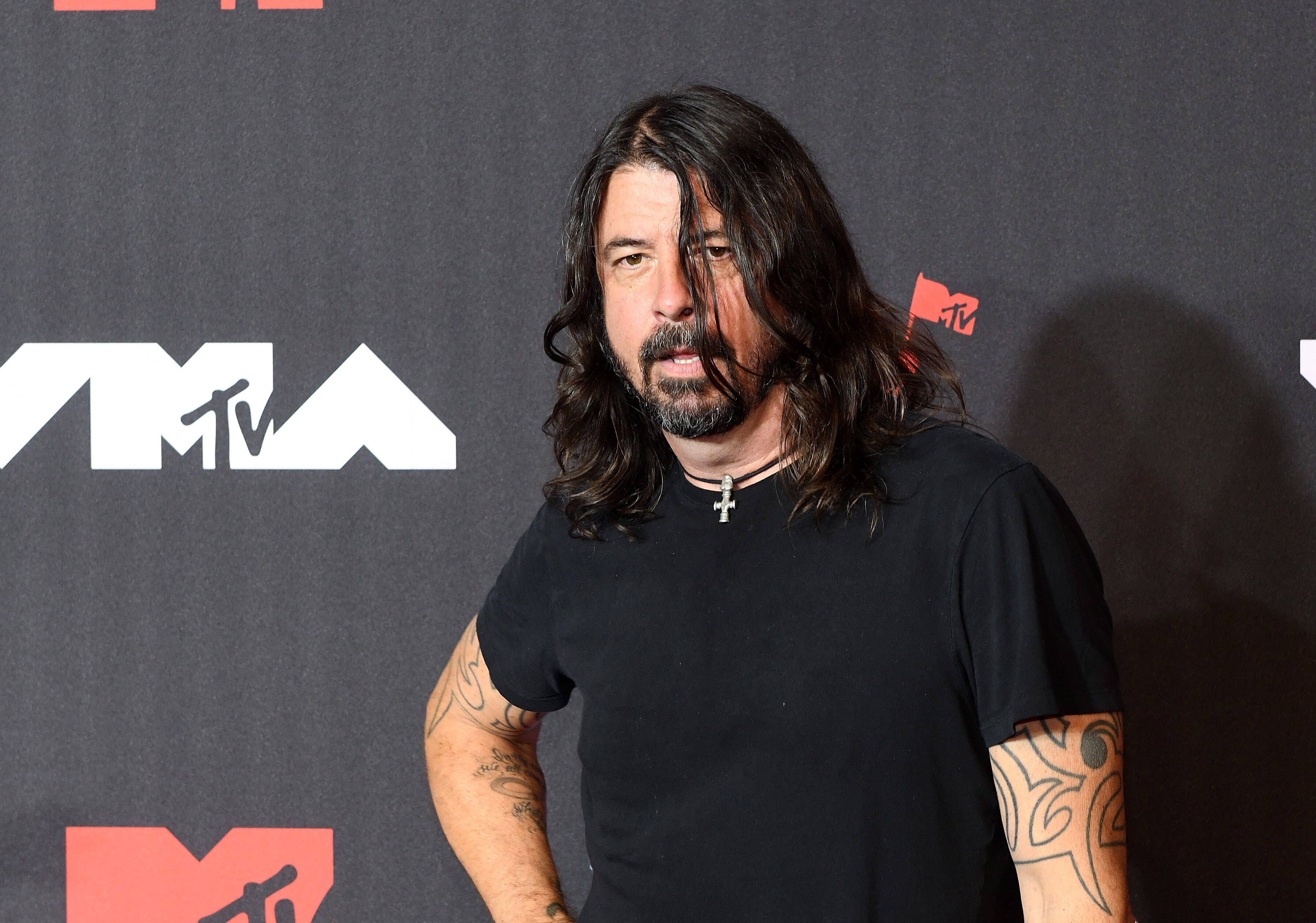 Dave Grohl bekommt auf Social-Media sowohl Kritik für seine Affäre als auch Lob für seine Ehrlichkeit.