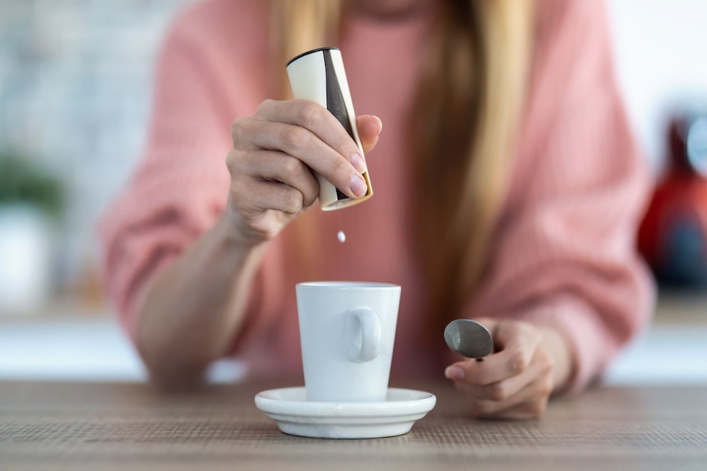 Die Menge macht das Gift: Ein Kaffee mit Süßstoff am Tag ist noch kein Problem.