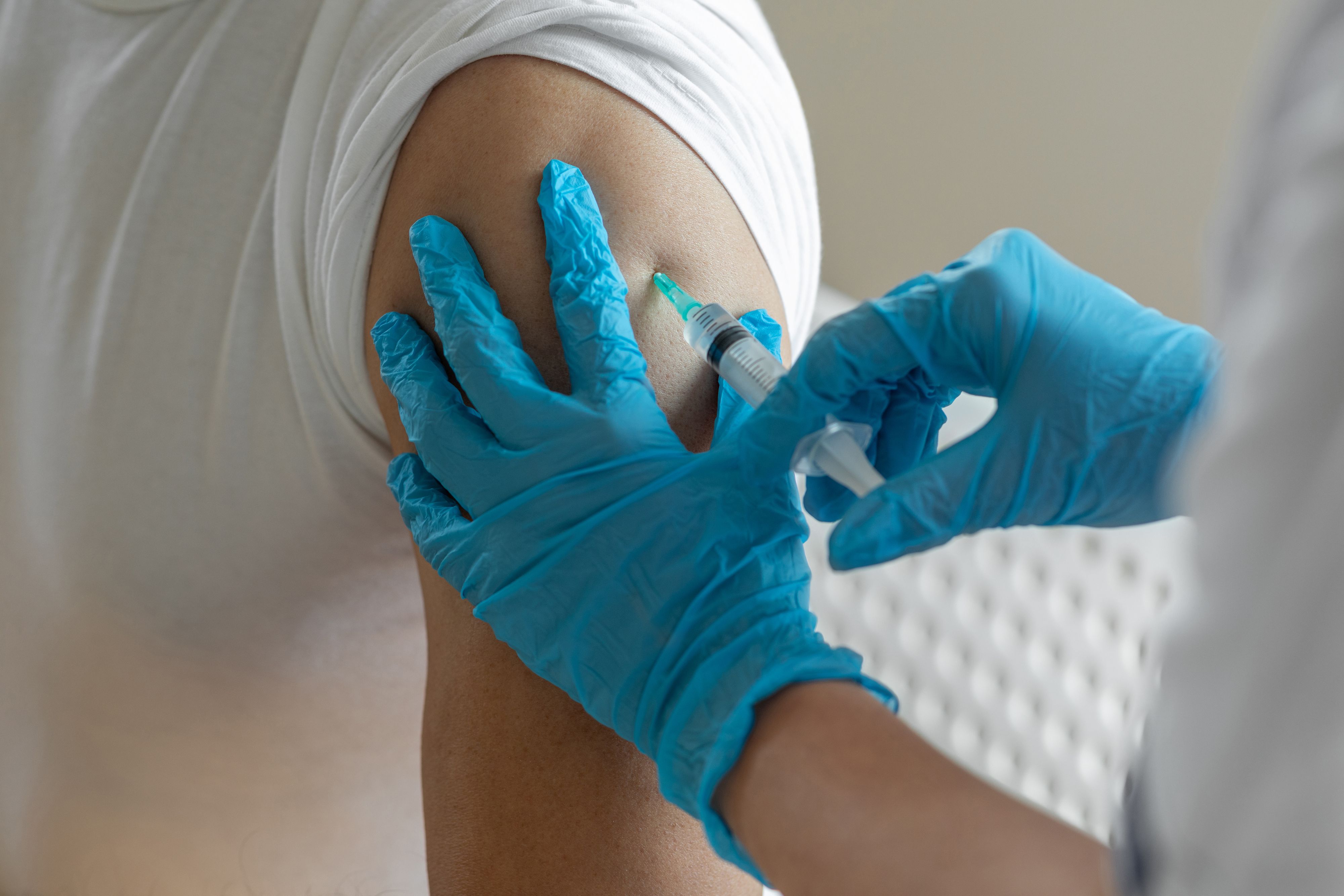 Der neue Hipra-Impfstoff wirkt auch gegen eine Infektion mit der Omikron-Variante des Virus (Symbolfoto).