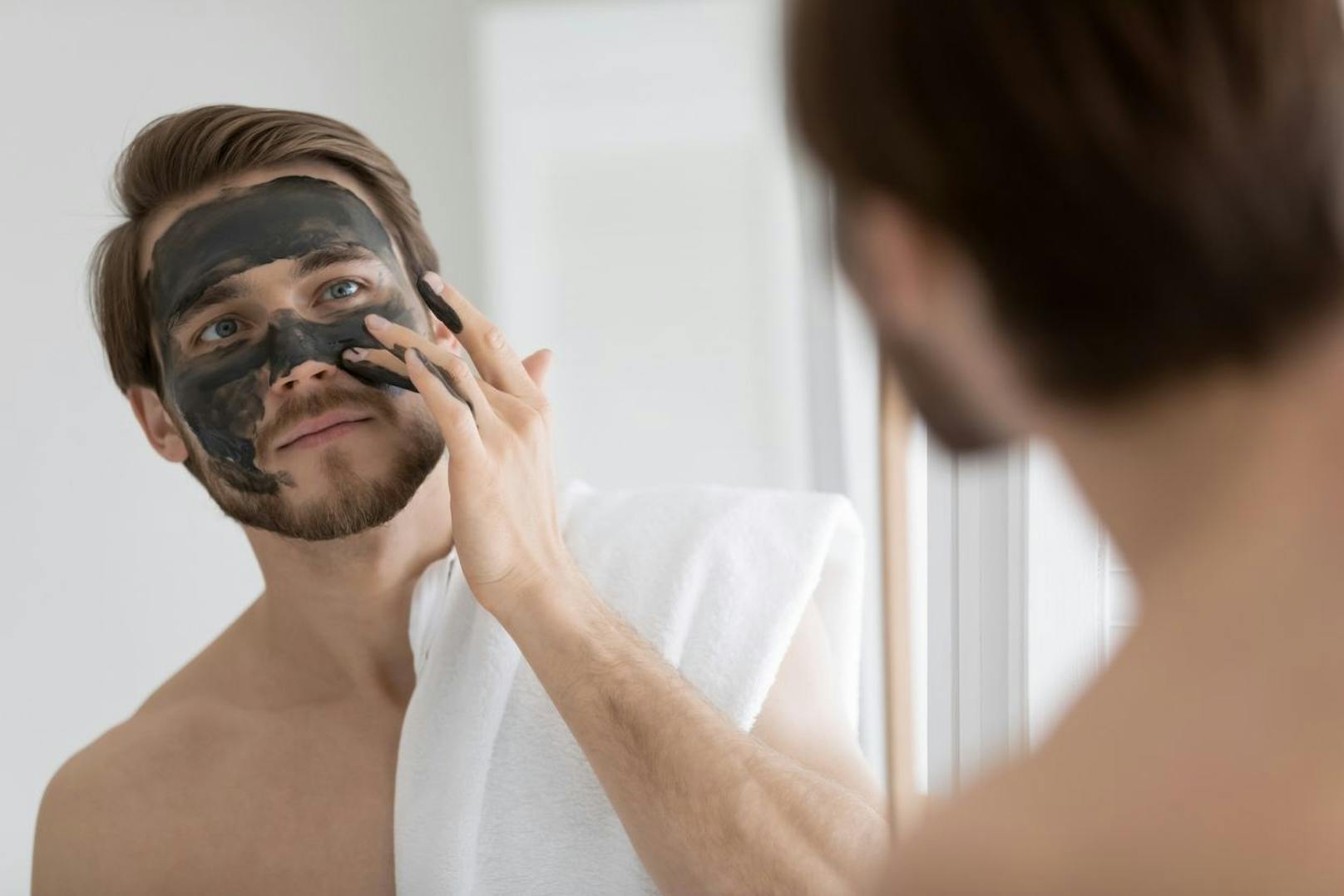 Wenn dein Gesicht viele Unreinheiten hat, dann kann ein tiefdringendes Peeling helfen deine Mitesser & Co zu entfernen. 