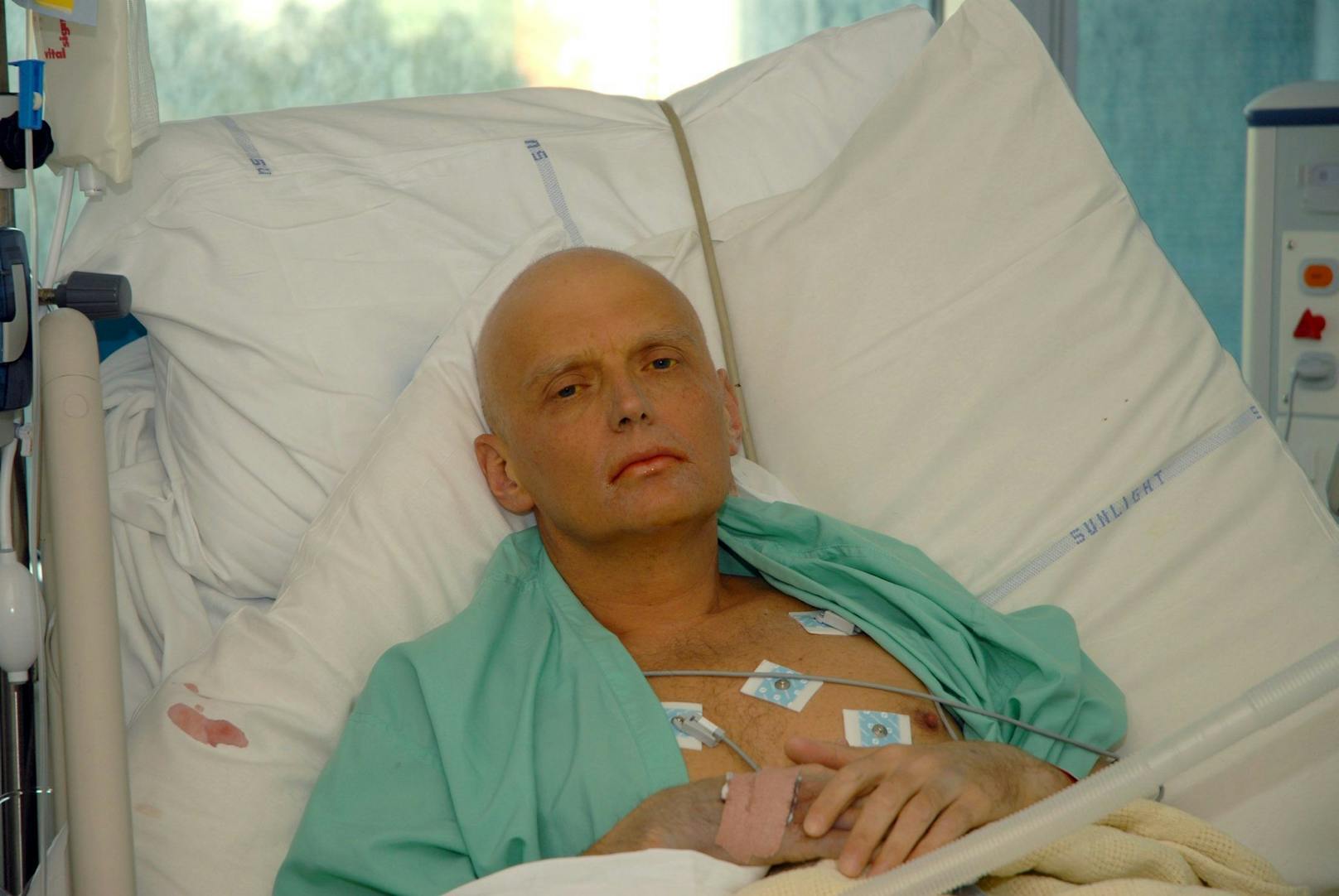 Ex-KGB-Agent Alexander Litvinenko am Sterbebett kurz vor seinem Tod in Londin.&nbsp;