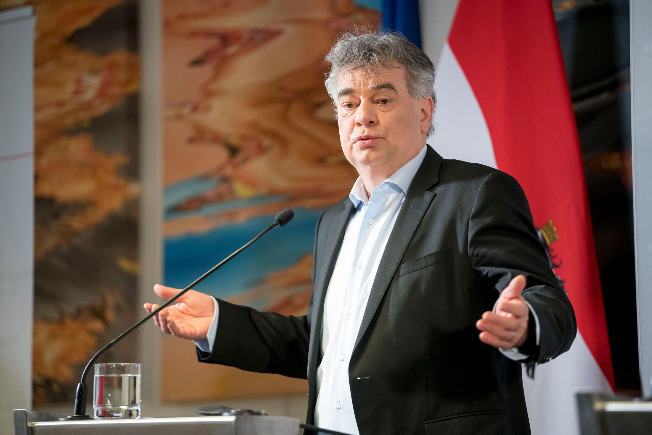 Die Mitgliedsgebühr wird bis zu 120 Euro übernommen, kündigt der Vizekanzler an.
