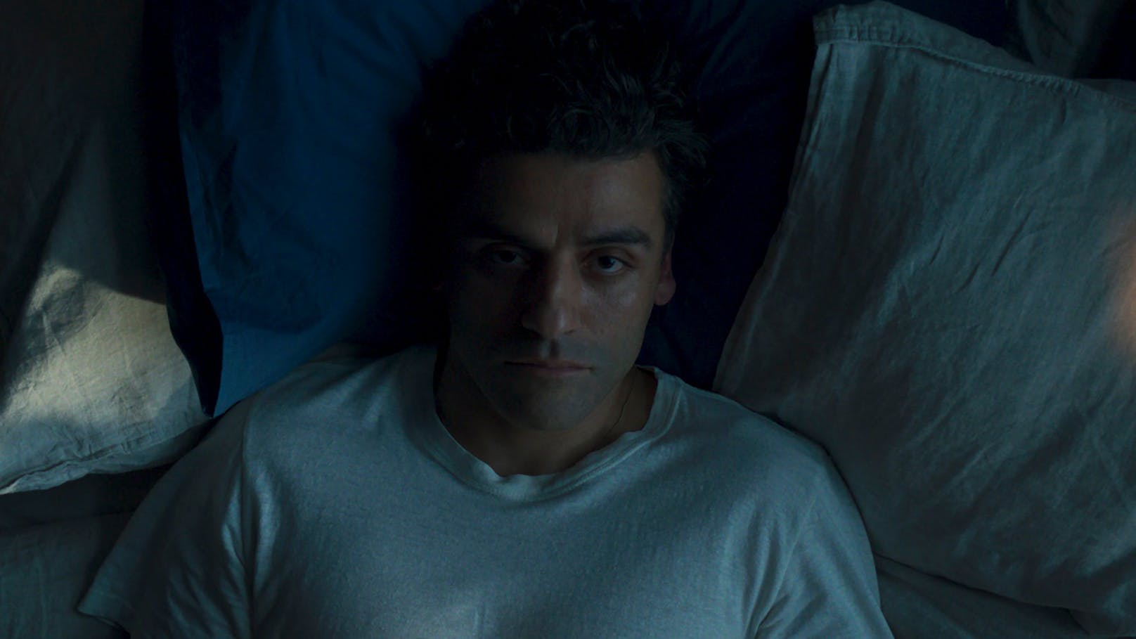Oscar Isaac spielt in "Moon Knight" Steven Grant, einen düsteren Helden, der unter einer mentalen Krankheit leidet.