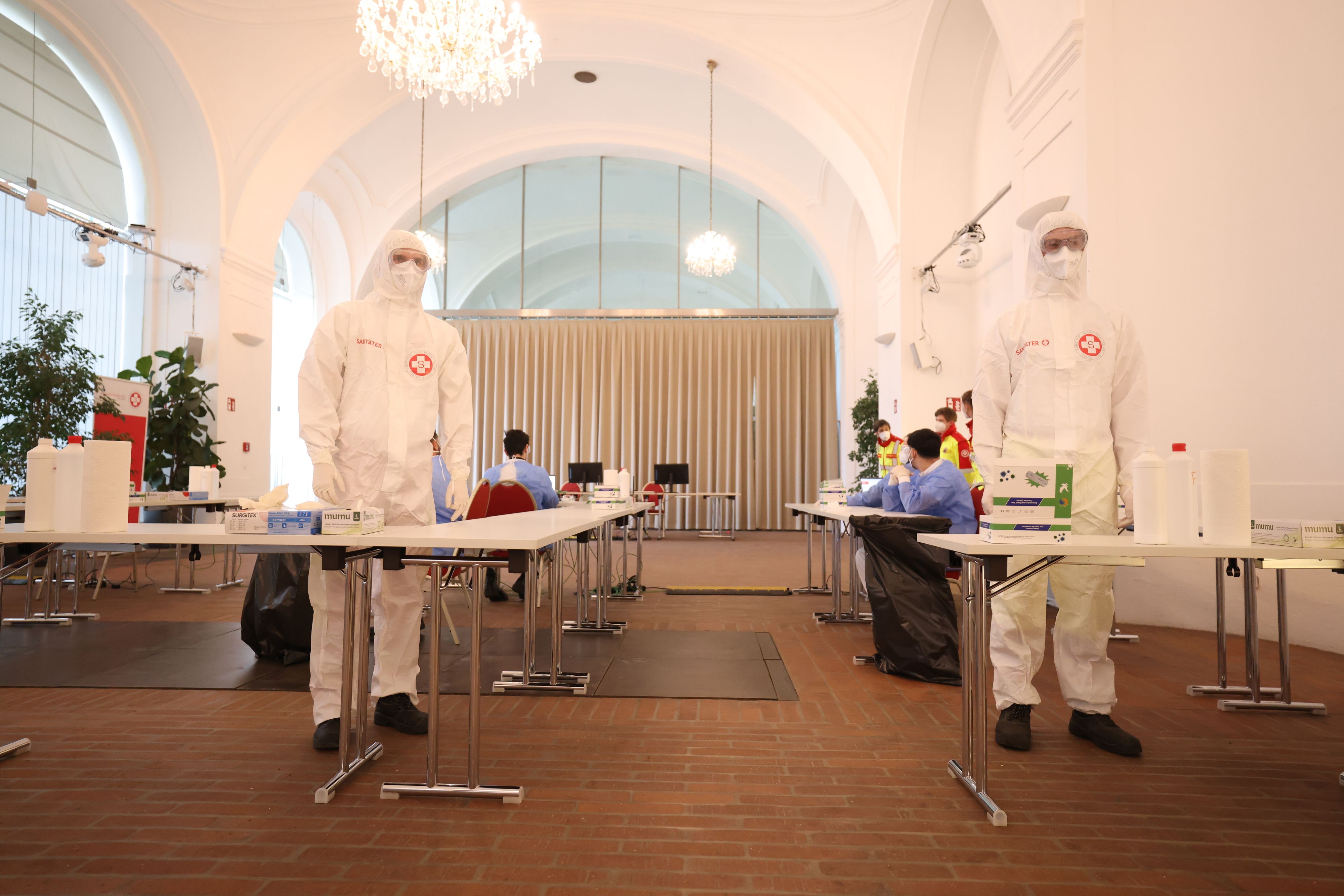 Manche Teststraßen schließen, manche bleiben nur für Verdachtsfälle aufrecht. Das neue Test-Regime ist ein Fleckerteppich.