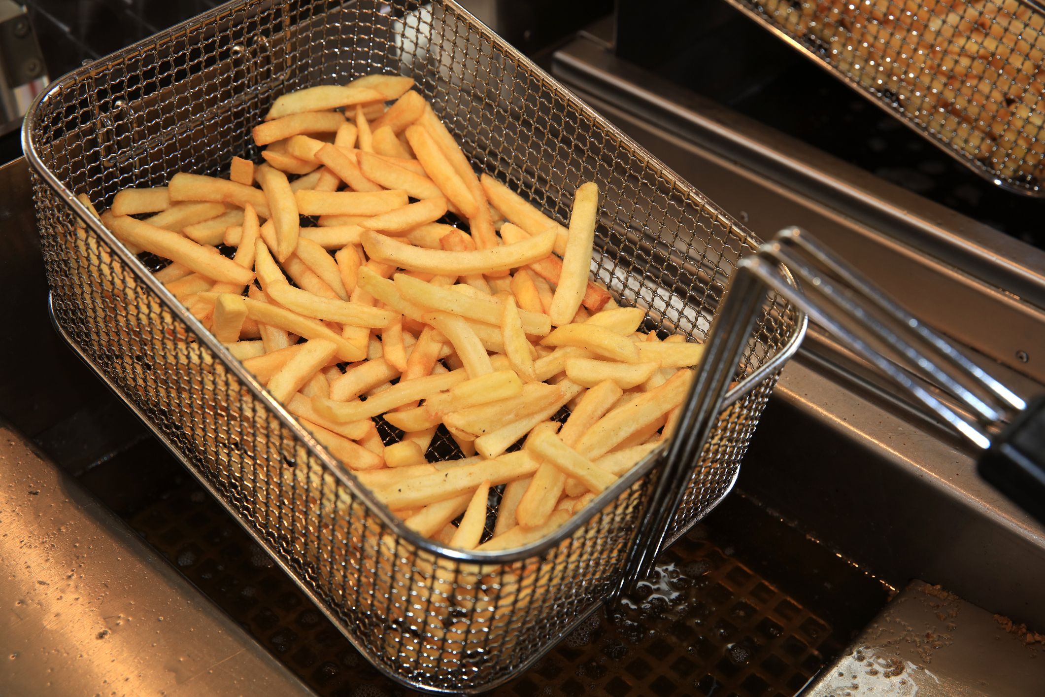 Jetzt heißt's stark sein: Den ersten Restaurants geht das Öl für die Pommes aus.