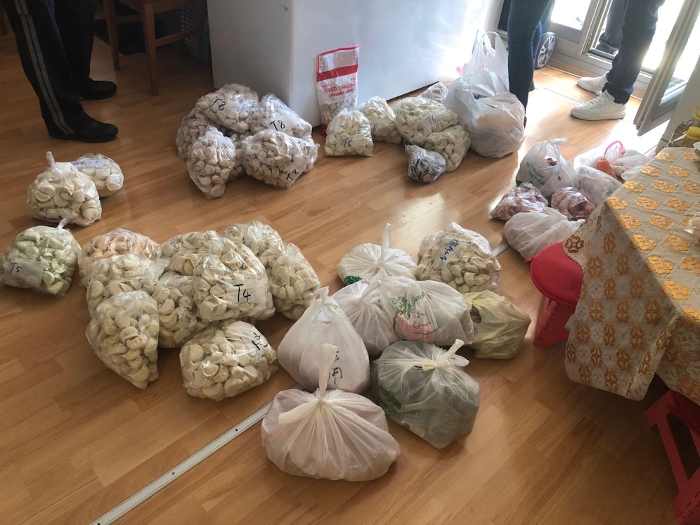 Das Wiener Marktamt und die Gruppe Sofortmaßnahmen stellten rund 300 Kilo Teigtascherl in der Mini-Wohnung in Wien-Favoriten sicher.