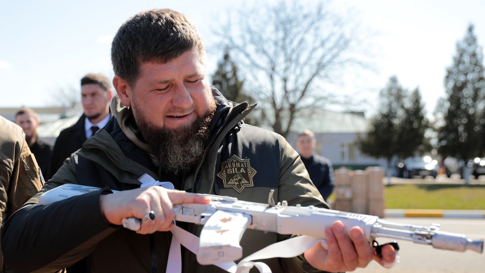 Kadyrow bei einer Ausstellung von Equipment für tschetschenische Spezialkräfte im März 2021.