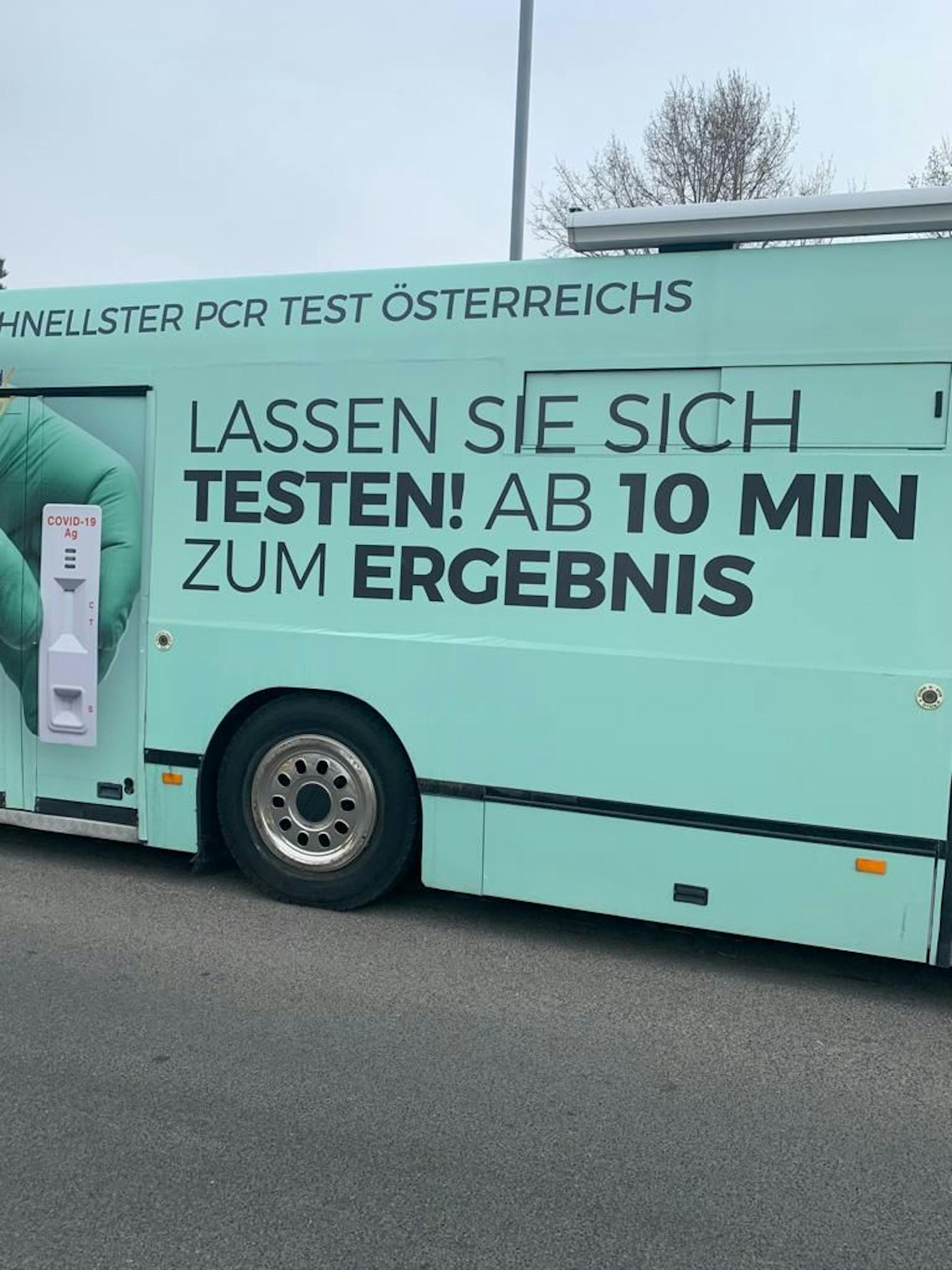 In Wien-Floridsdorf sorgte ein Corona-Testbus für Aufsehen.
