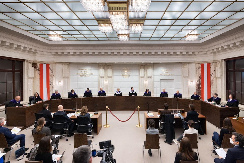 Der Verfassungsgerichtshof hat sich am 4. März mit dem Lockdown für Ungeimpfte und 2G befasst.