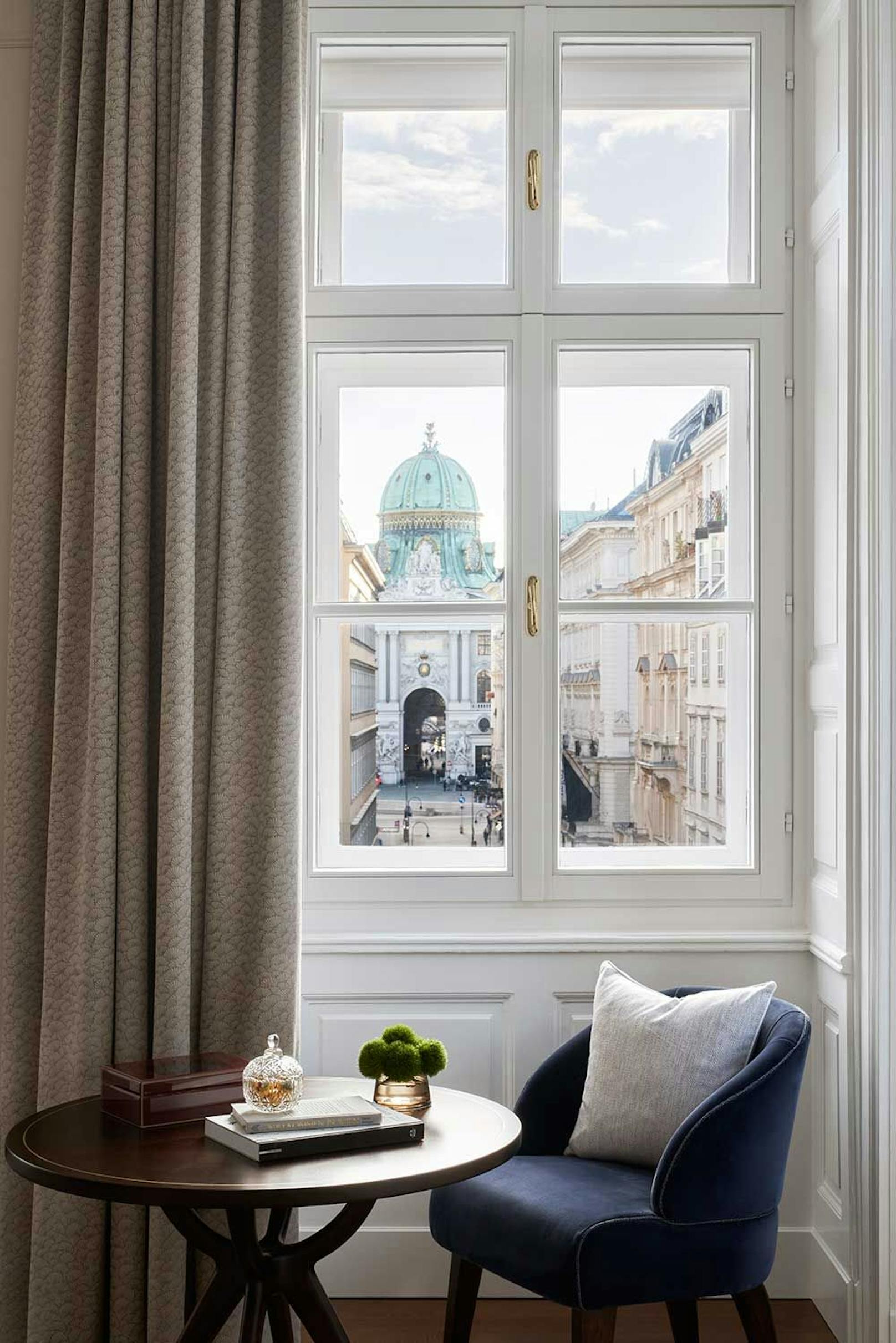 Mit Blick auf den Michaeler Platz mit Hofburg: Wohl einer der begehrtesten Räume im Hotel.&nbsp;