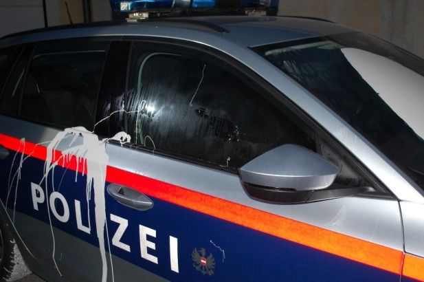 Der Schaden pro Fahrzeug beträgt rund 5.000 Euro.