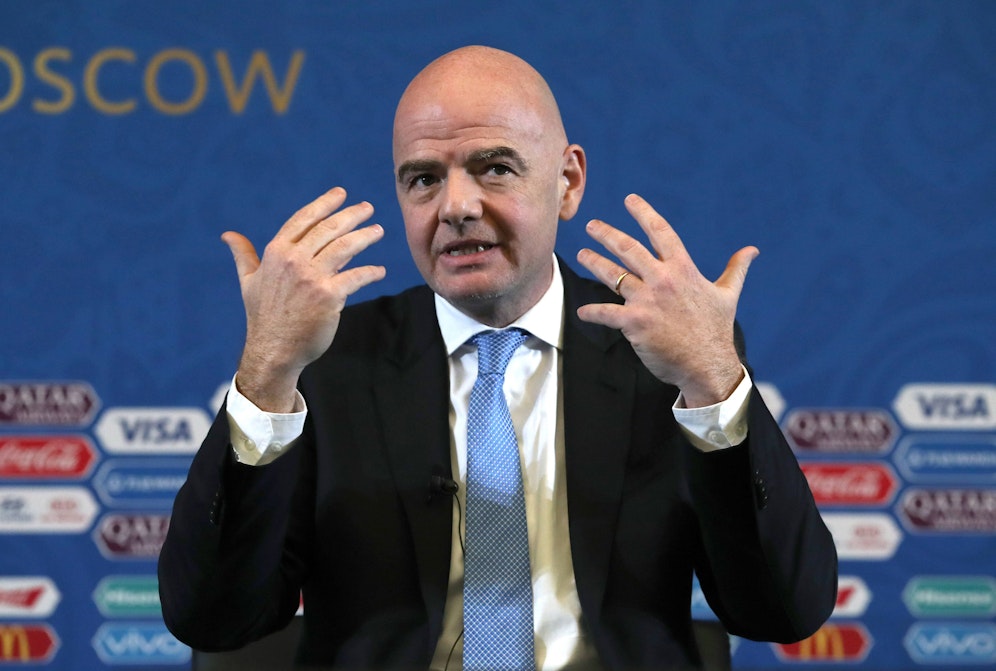 Die FIFA (hier Präsident Gianni Infantino) schränkt Leihgeschäfte deutlich ein. 