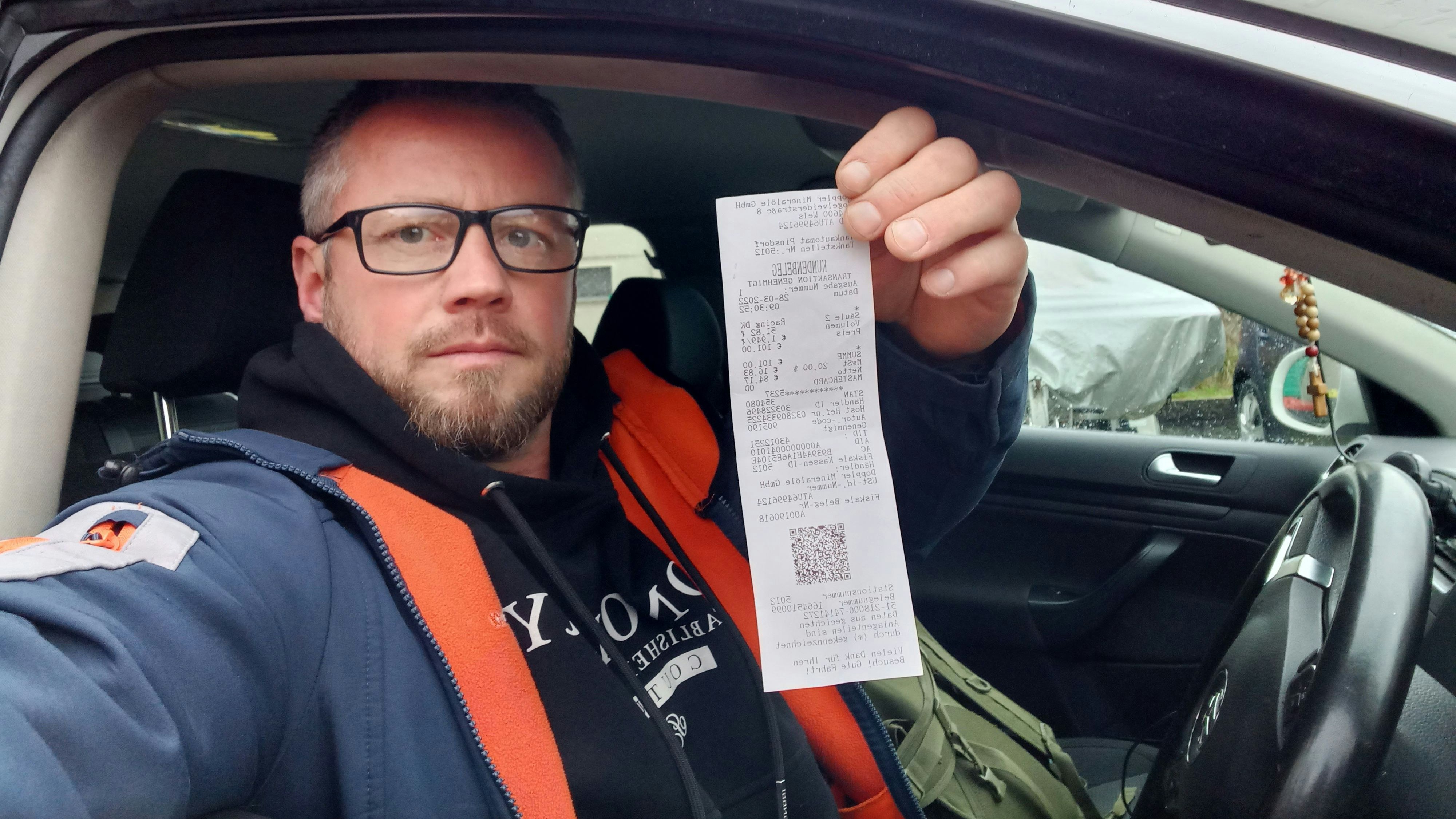 Kurt R. Mit seiner Tankrechnung