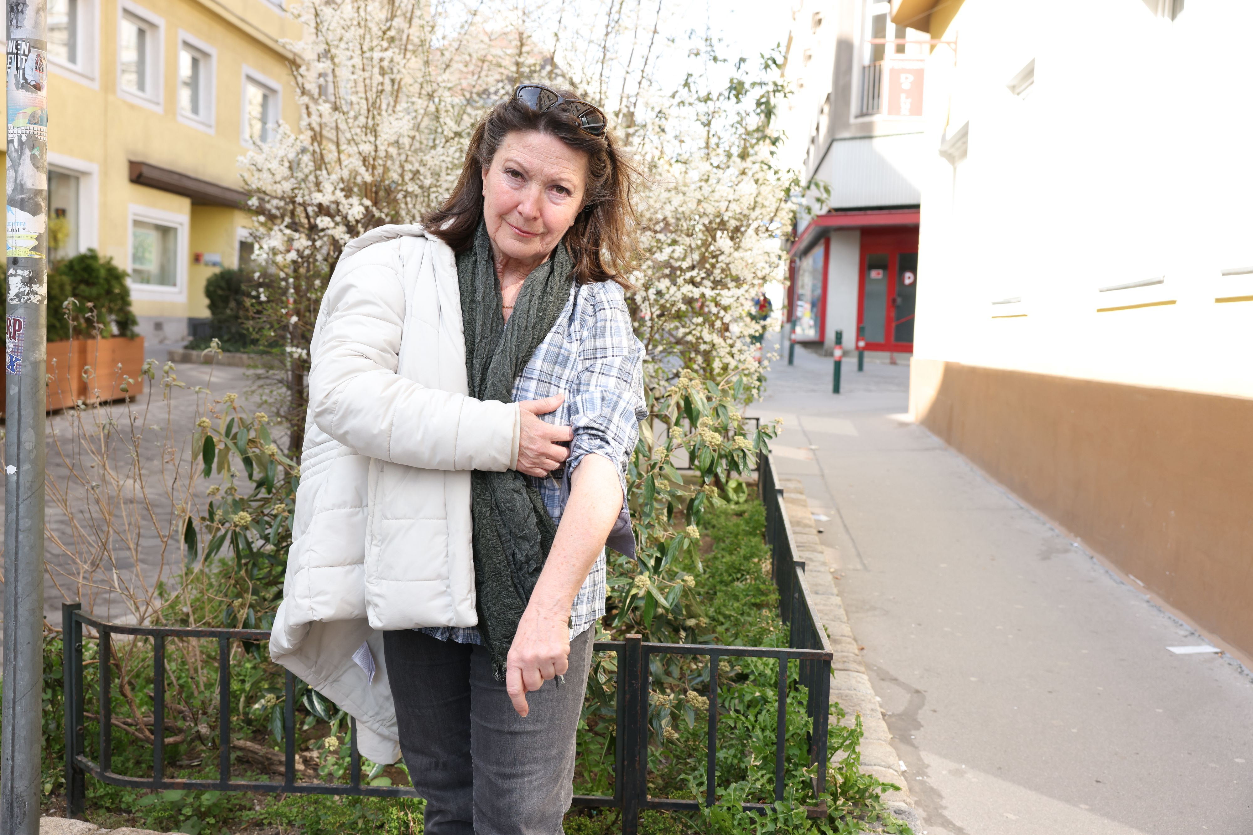 Christine W. leidet an Morbus Paget des Knochens.