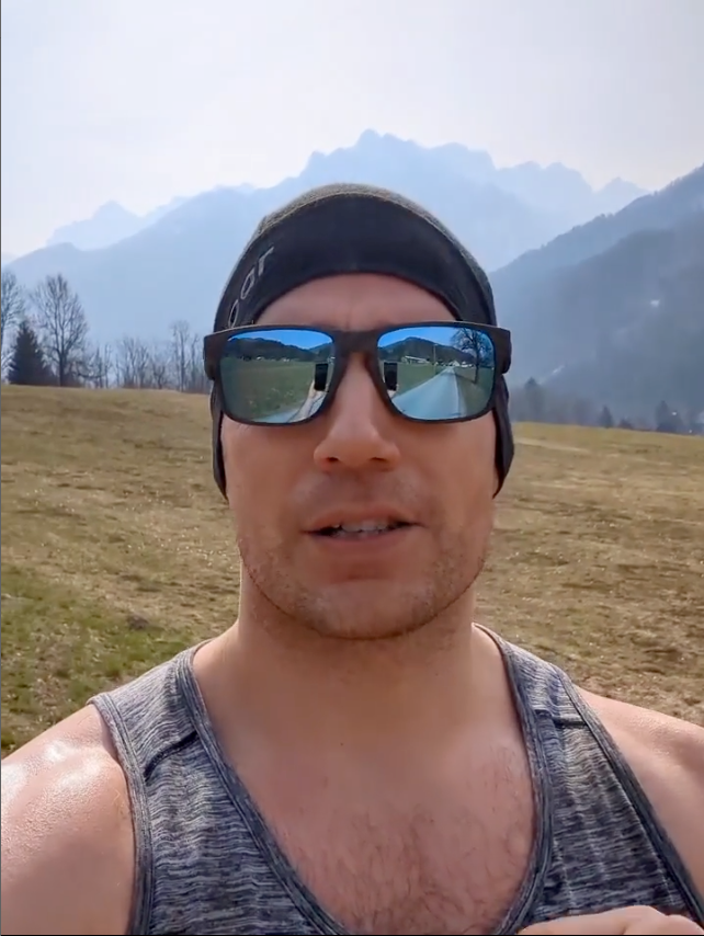 "Superman"-Star Henry Cavill wurde in Villach beim Einkaufen gesichtet.