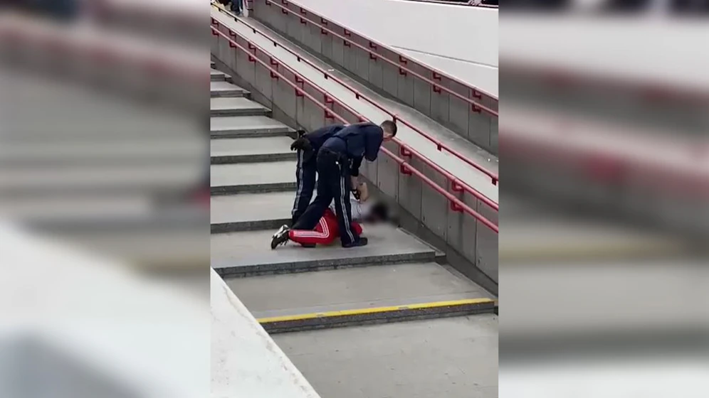 Der 20-Jährige versuchte zu flüchten und griff die Beamten an.