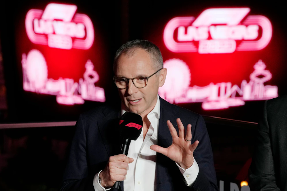 Formel-1-Boss Stefano Domenicali präsentiert den Großen Preis v on Las Vegas. 